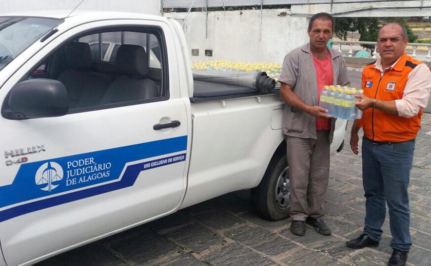 Tribunal de Justiça doa 1.200 garrafas de água para desabrigados da chuva
