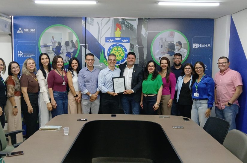 Vereador Allan Pierre homenageia a Uncisal com a entrega de uma Moção de Aplauso