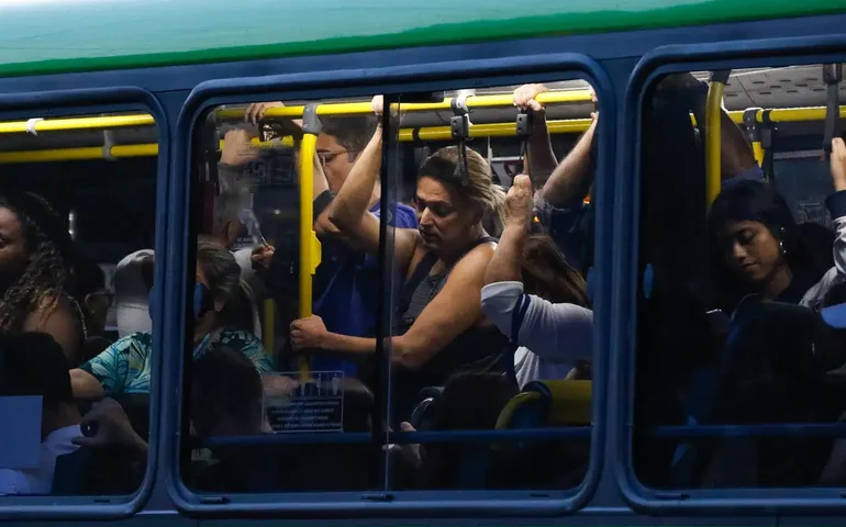 Prefeitura de São Paulo registra boletim de ocorrência contra empresas por paralisação sem aviso