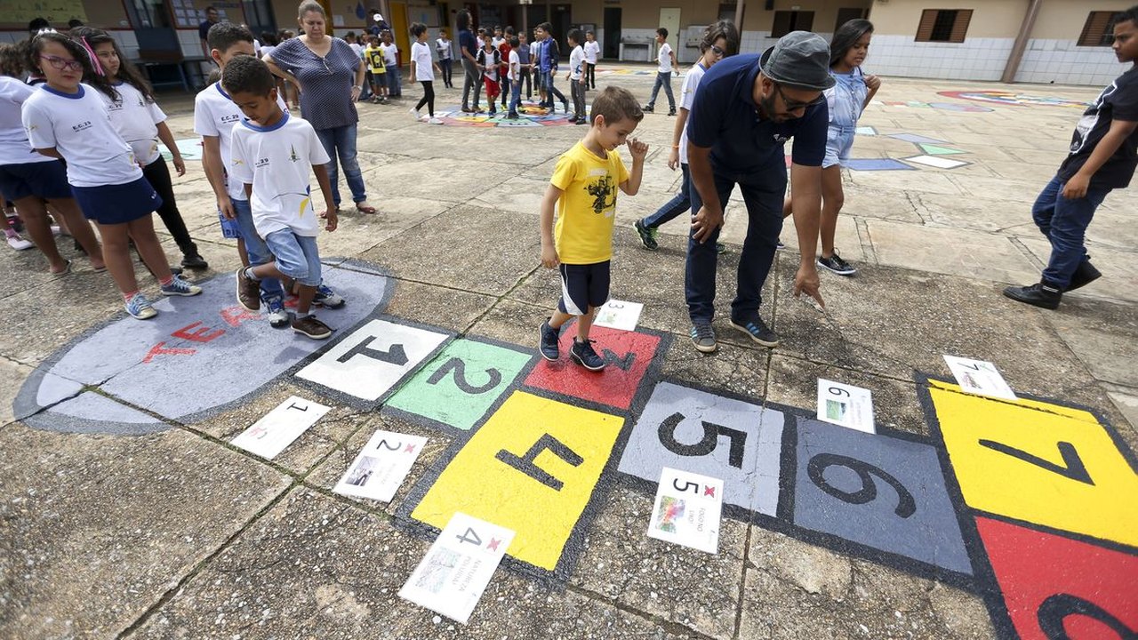 Férias escolares de 2027 terão novas datas devido à Copa Feminina