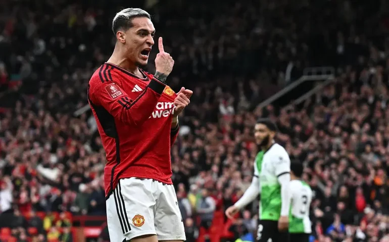 Antony encerra jejum no empate do United; Newcastle goleia em dia de homenagem a brasileiros