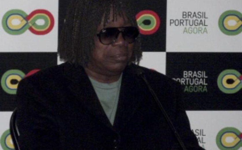 Milton Nascimento recebe alta do InCor