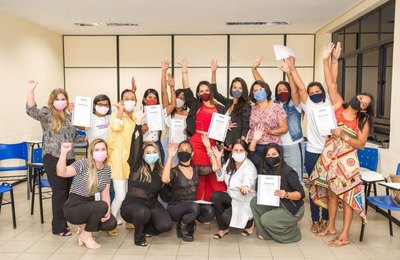 Programa Emprega Mulher forma a primeira turma de mulheres em situação de vulnerabilidade social