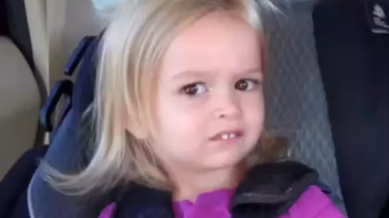 'Chloe olhando de lado': famosa pelo meme, jovem reaparece 13 anos depois e fala sobre fama e futuro
