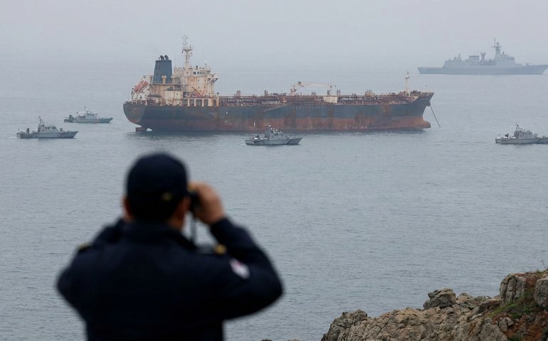 Trump ordena bloqueio total de petroleiros sancionados na Venezuela