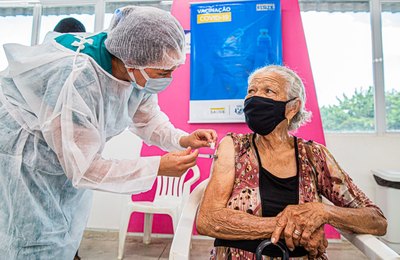 Arapiraca registra queda de 70% na mortalidade de idosos acima de 80 anos após vacinação contra a Covid