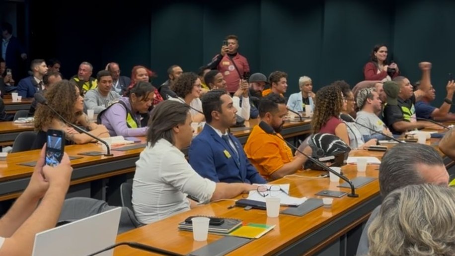 Vereador David Empregos participa de audiência pública no Congresso Nacional sobre entregadores de aplicativo após ouvir demandas em Maceió
