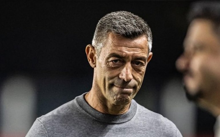 Após desistir de Caixinha, Grêmio corre para fechar com técnico boliviano antes do Natal