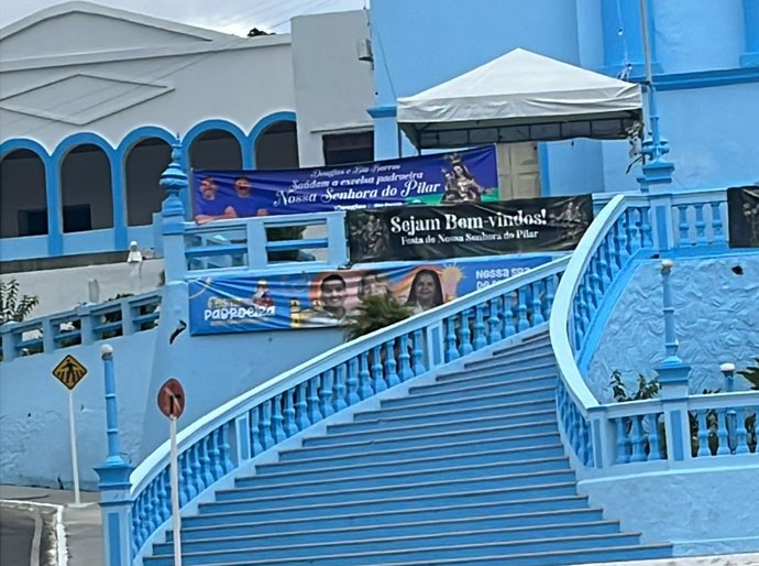 Igreja matriz do Pilar vira local de propaganda eleitoral de políticos da cidade