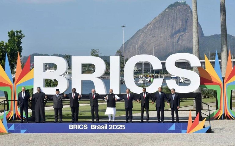 Tarifas dos EUA podem funcionar como 'catalisadora de mudanças' para o BRICS, diz especialista