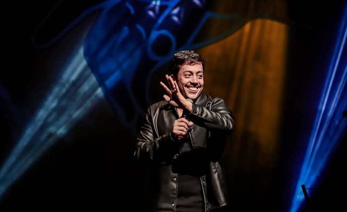 Esgotando ingressos, humorista Renato Albani traz seu novo show para Arapiraca e Maceió