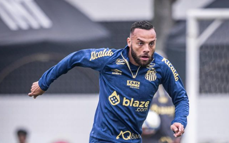 Guilherme perde pênalti, e Avaí impõe a primeira derrota do Santos na Vila Belmiro na Série B