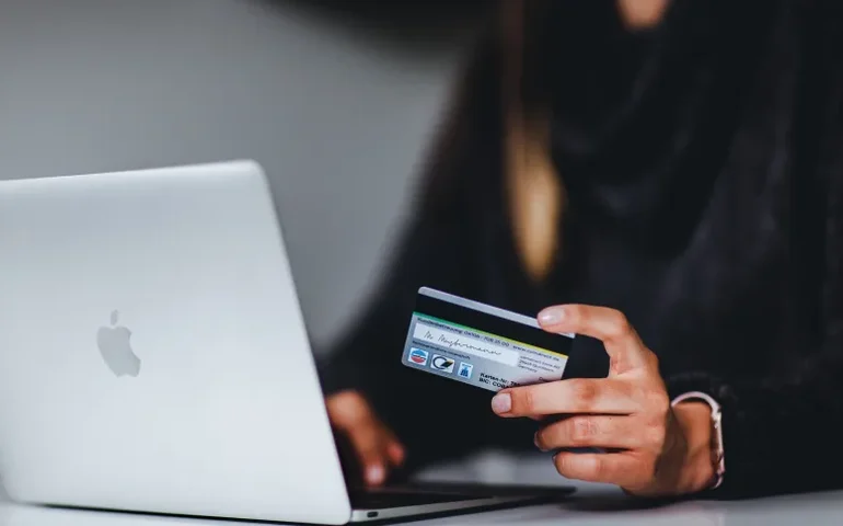 Comércio online cresce no Brasil e deve movimentar mais de R$ 186 bi