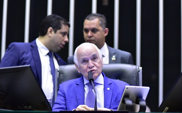 Debate da reforma tributária no Plenário já dura quatro horas; acompanhe