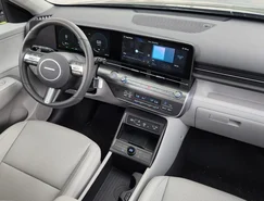 Hyundai KONA Híbrido está mais seguro, amplo e conectado na linha 2026 - Sérgio Dias (5).jpeg 