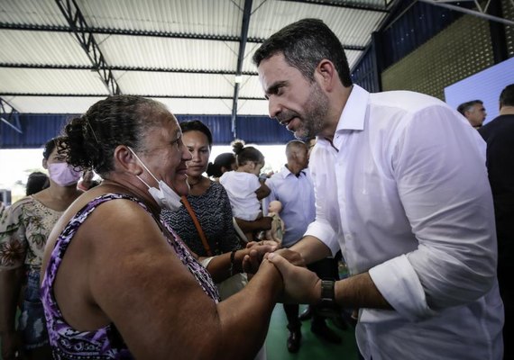 Famílias em Rio Largo recebem o auxílio-chuva