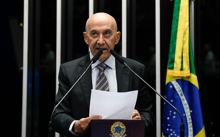 Confúcio Moura pede para MEC reavaliar extinção da Secretaria de Alfabetização