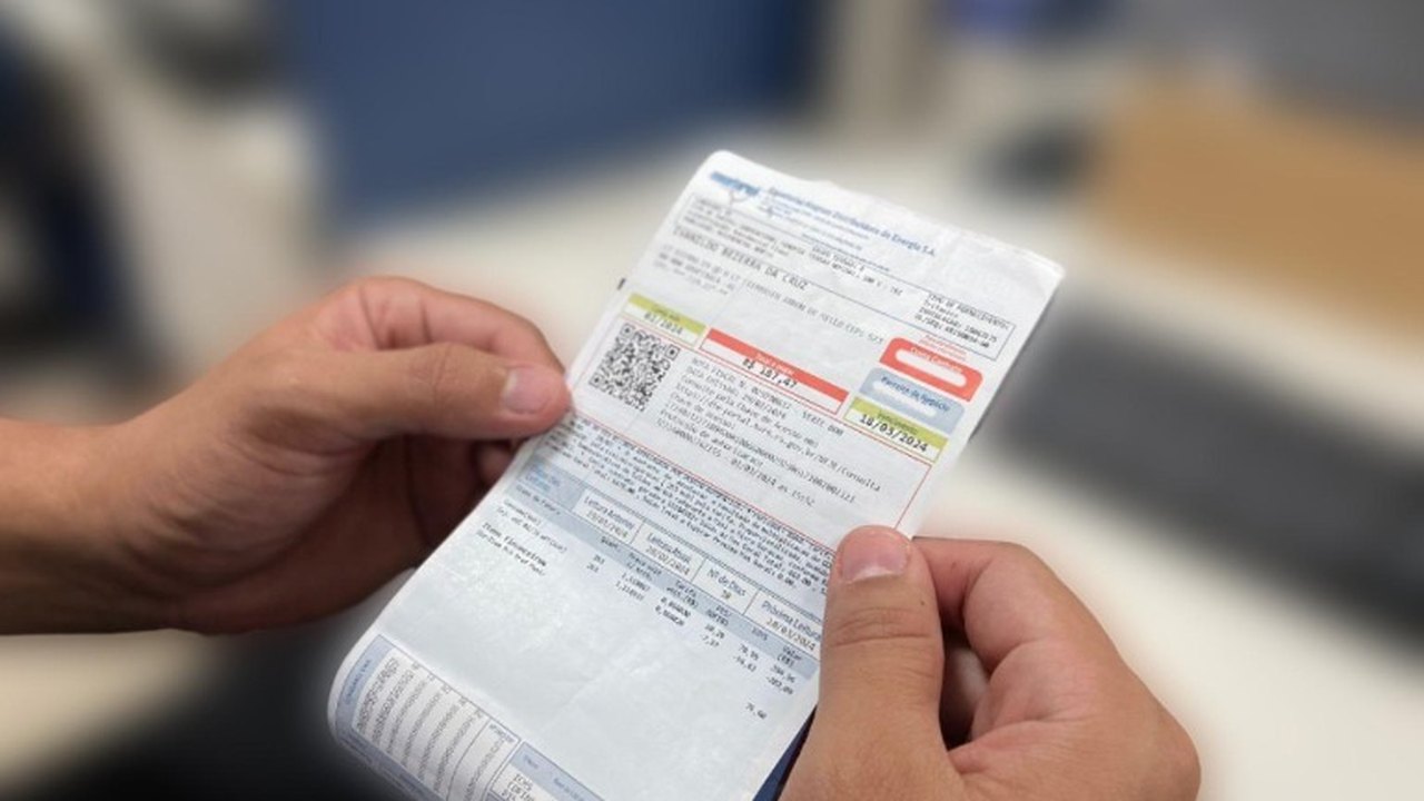 Saiba como entender a conta de luz e observar informações importantes como consumo, tributos e descontos