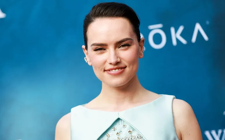 Estrela de 'Star Wars', Daisy Ridley revela doença autoimune: 'Situação anormal'
