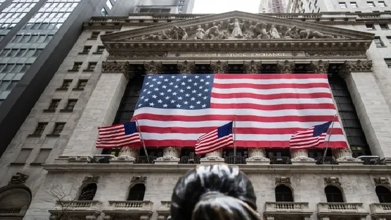 Bolsas de NY fecham sem sinal único, observando PCE e IA