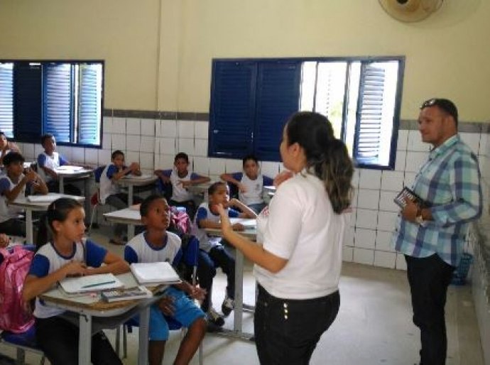 Campanha vai incentivar troca de armas de brinquedo por livros educativos