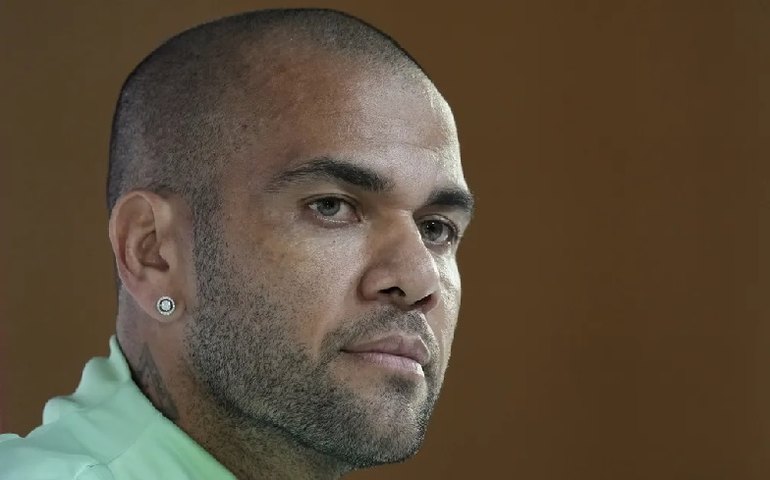 Daniel Alves é transferido de presídio por motivos de ‘segurança e convivência’