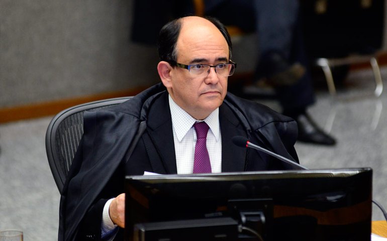 Revisor no STJ vota para absolver conselheiro do TCE-RJ José Gomes Graciosa de lavagem de dinheiro e deixa placar em 1x1