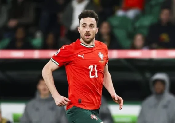 Familiares e amigos chegam a velório de Diogo Jota em cidade portuguesa