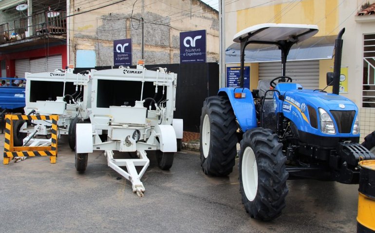 Coruripe recebe equipamentos e máquinas do presidente da Câmara Federal, Arthur Lira e da Codevasf