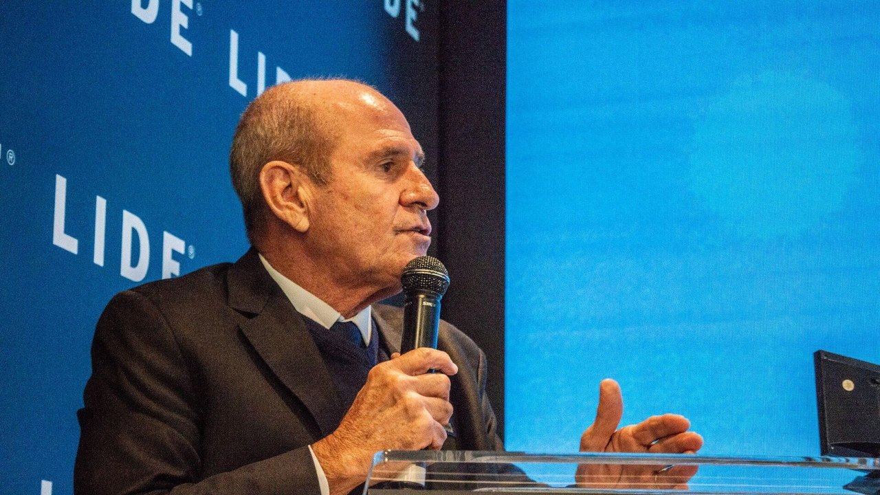 Ex-ministro da Defesa diz que Brasil deve transformar potencial em terras raras em ativo geopolítico