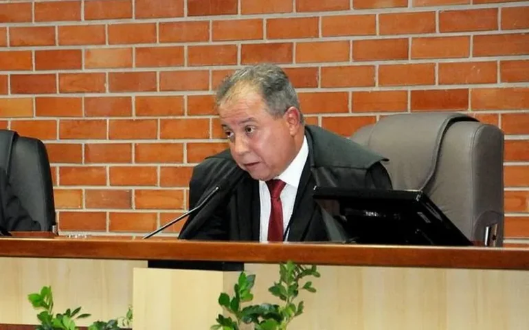 CNJ aposenta desembargador por venda de sentenças