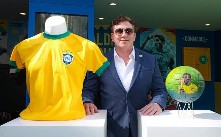 Conmebol propõe trocar estrelas por corações no escudo da CBF em homenagem a Pelé