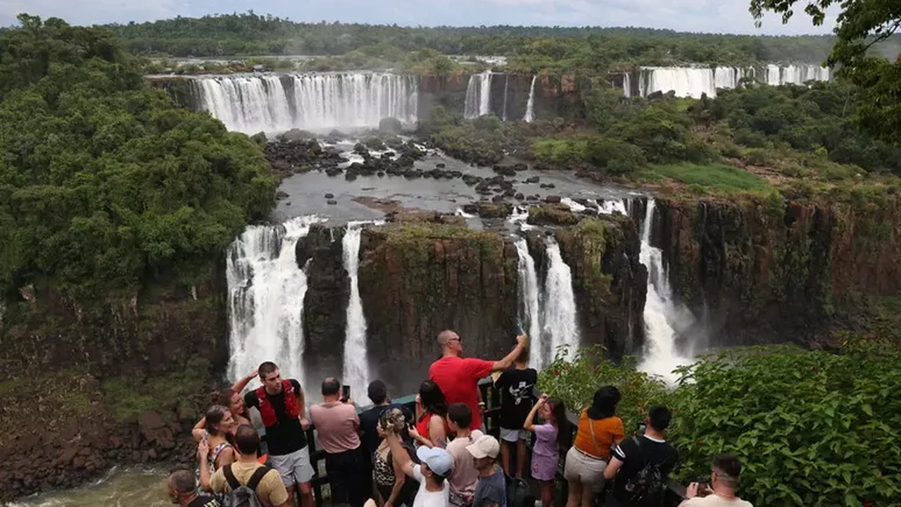 'Hermanos' invadem Brasil, e Argentina registra déficit recorde no turismo