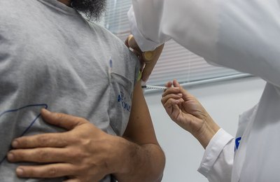 Atualizar vacinas é essencial em todas as fases da vida, alerta enfermeira do Sesi Alagoas