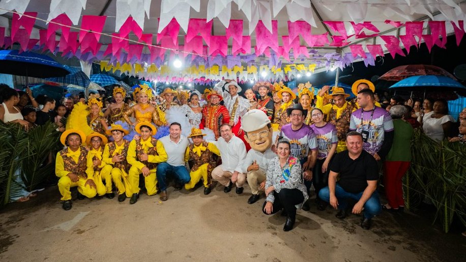 Contando a história de Arapiraca, Pau D’Arco e Baixão encantam o público em noite de arraiá comunitário