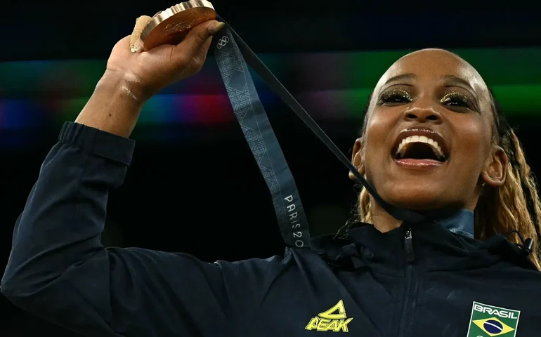 Saiba quanto Rebeca Andrade receberá pelas medalhas conquistadas em Paris 2024