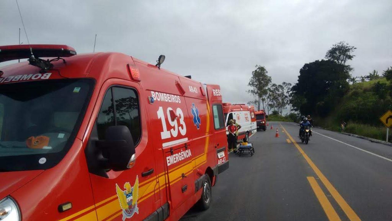 Corpo de Bombeiros atua em acidente que deixou um morto e seis feridos em Olho D’Água das Flores