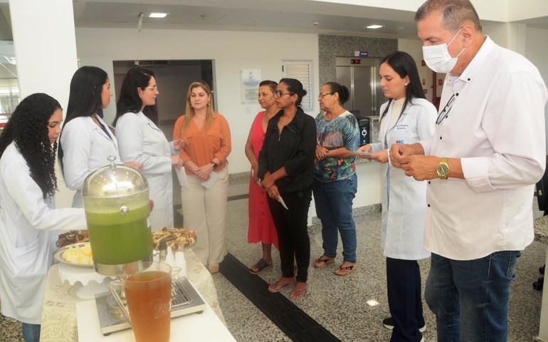 Hospital do Coração Alagoano promove ação para incentivar a hidratação adequada de pacientes e funcionários