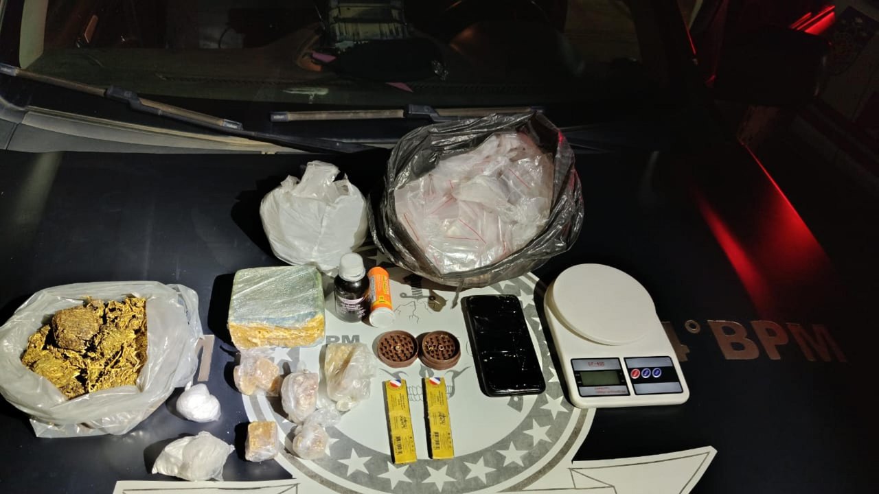PM apreende arma de fogo e drogas em Maceió e Joaquim Gomes