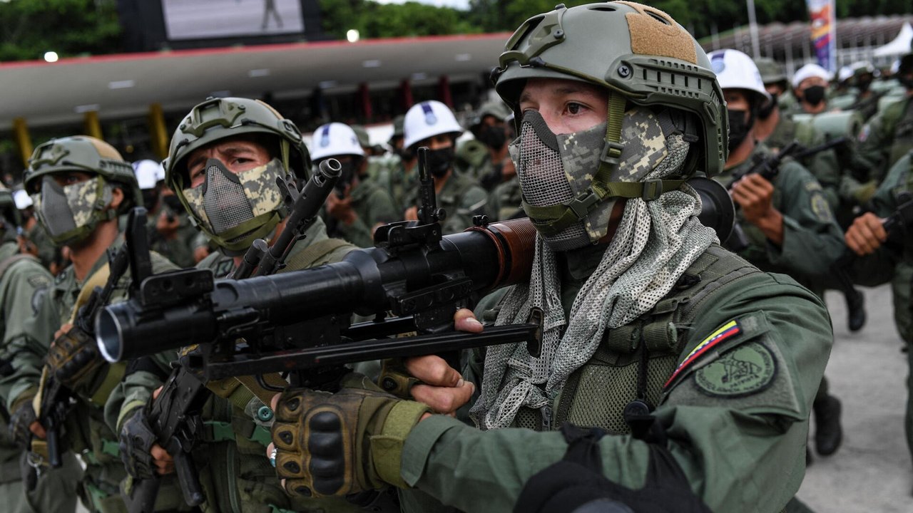 Forças Armadas da Venezuela recusam pedido de intervenção militar do ex-presidente colombiano Uribe