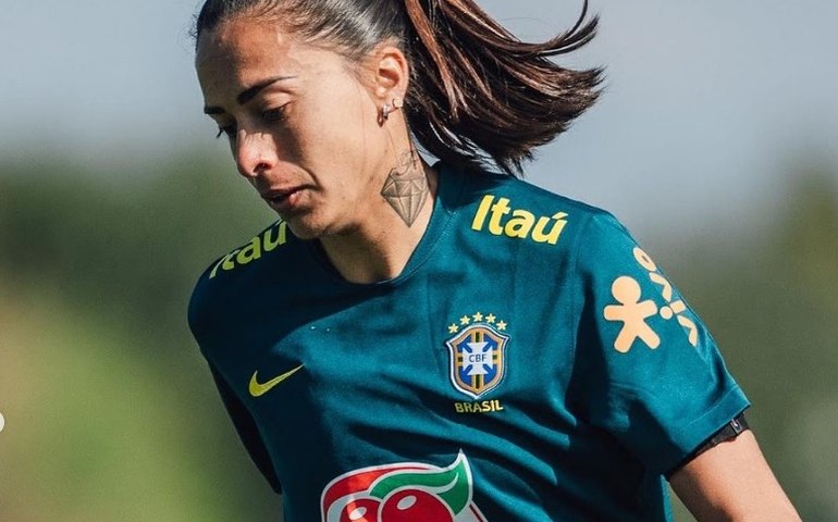 Andressa Alves admite favoritismo do Brasil e prega tranquilidade: 'A gente aguenta a pancada'