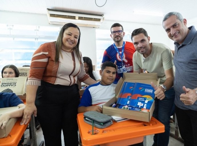 Alunos de mais quatro instituições de ensino de Campo Alegre receberam kits escolares