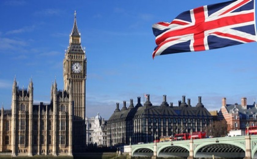 Reino Unido diz que não dará costas a Hong Kong e China quer fim de interferência