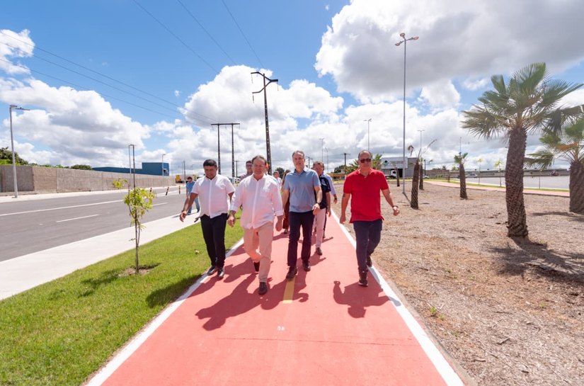 Prefeito Luciano recebe ministro em visita técnica às obras do VLT