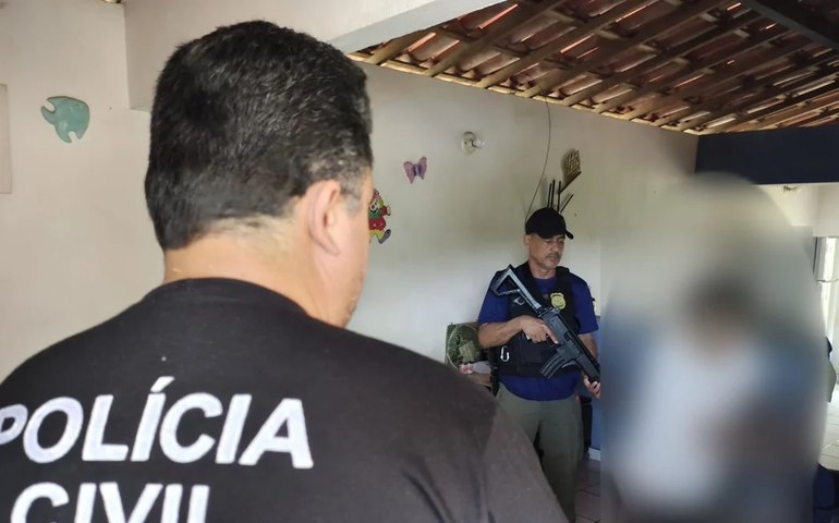 Preso em Água Branca funcionário público que estuprava filha e colega dela