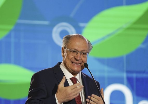 Alckmin e sete ministros embarcam na manhã de domingo para visita ao RS