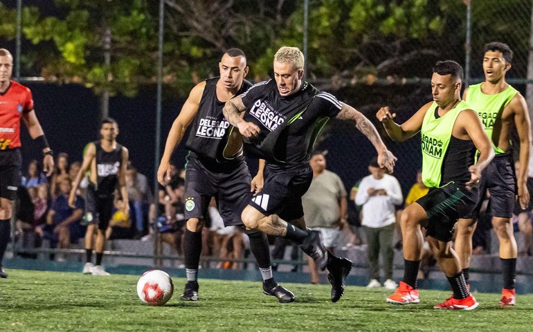 Areninha da Pajuçara recebe Mc Daniel e influenciadores para disputa de futebol