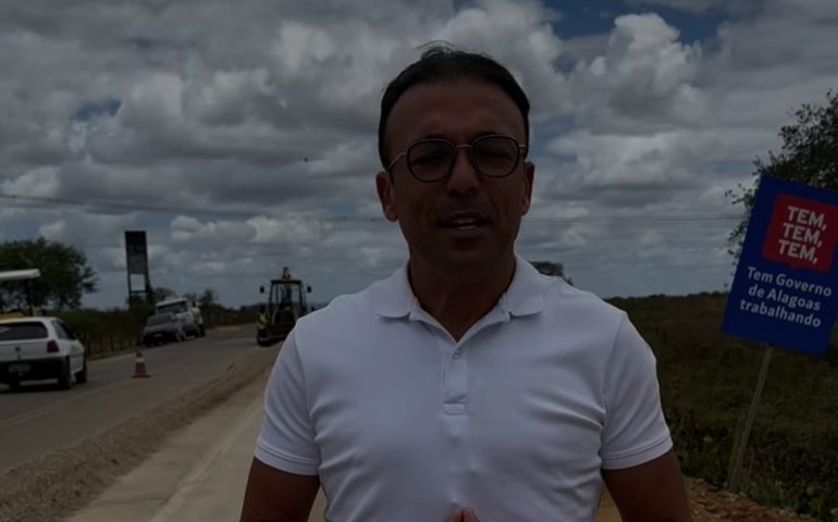 Prefeito Theobaldo Cintra visita obra da ciclovia entre o povoado São Marcos e o centro de Major Izidoro