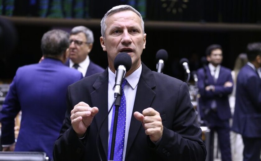 Oposição afirma que resposta ao tarifaço dos EUA deve ser a votação do projeto da anistia