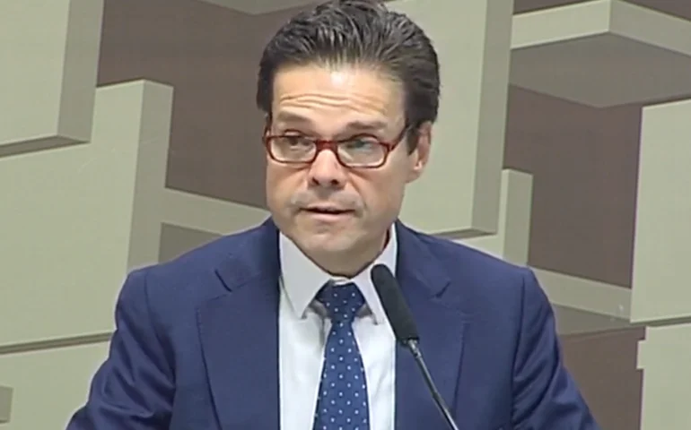 Diretor do BC afirma que ciclo de aperto monetário atual é 'único' devido à incerteza